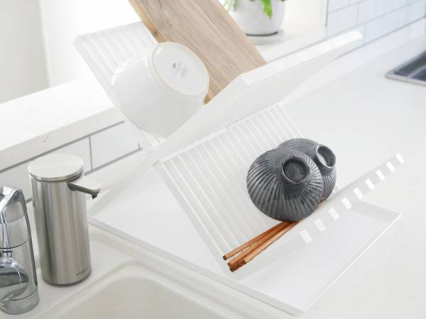 クロスデザインがスタイリッシュでユニークな多機能ディッシュラック[PR]