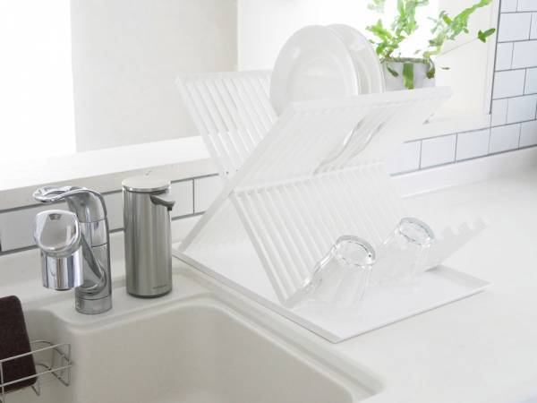 クロスデザインがスタイリッシュでユニークな多機能ディッシュラック[PR]