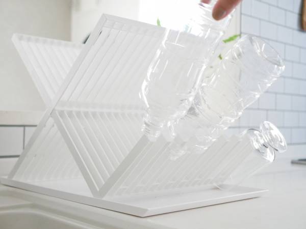 クロスデザインがスタイリッシュでユニークな多機能ディッシュラック[PR]