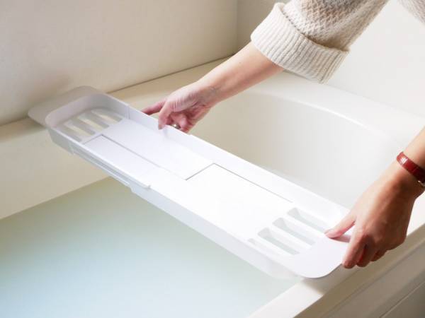 伸縮式のバスタブトレーで快適なバスタイムを[PR]