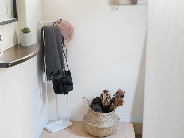 ひっかけ収納で使いやすい！スリムなアンブレラスタンド[PR]