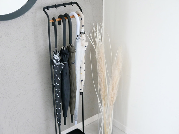 ひっかけ収納で使いやすい！スリムなアンブレラスタンド[PR]