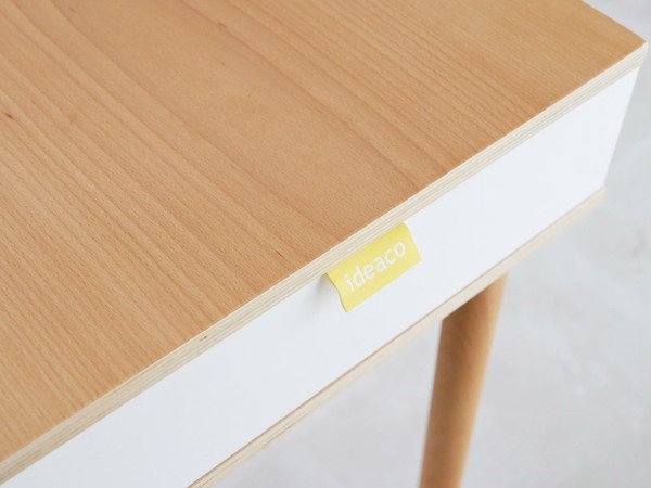 使いたい場所にすっきり置ける万能デスク[PR]