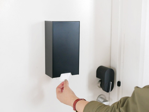 強力マグネットで玄関に簡単取り付け！2wayマスク収納ケース[PR]