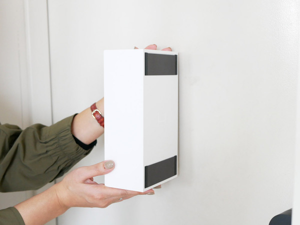 強力マグネットで玄関に簡単取り付け！2wayマスク収納ケース[PR]