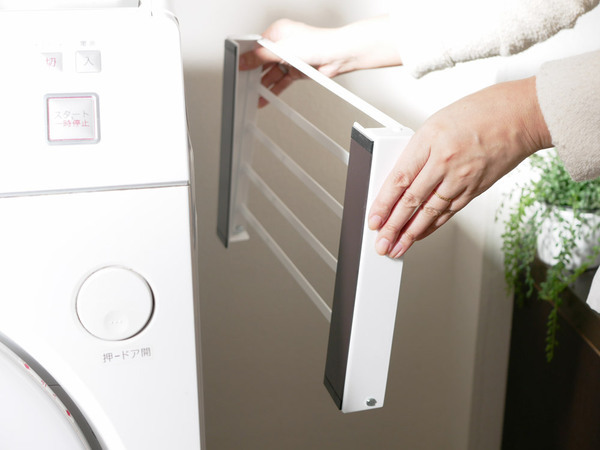 「コンパクト収納」を叶えてくれる洗濯機横折り畳み収納棚[PR]