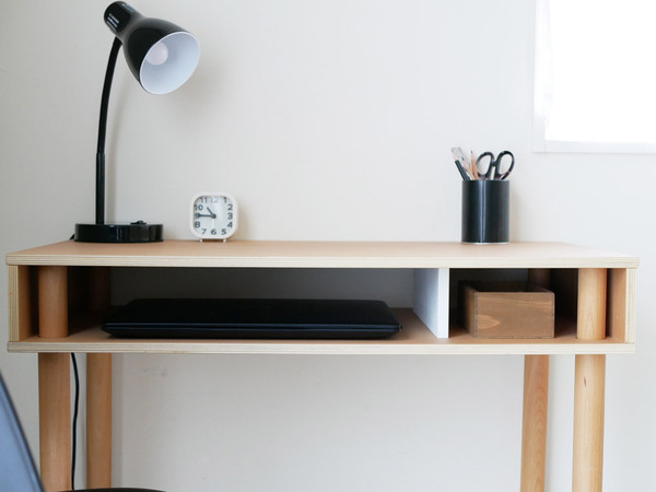 使いたい場所にすっきり置ける万能デスク[PR]