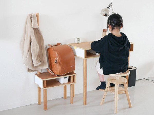 使いたい場所にすっきり置ける万能デスク[PR]