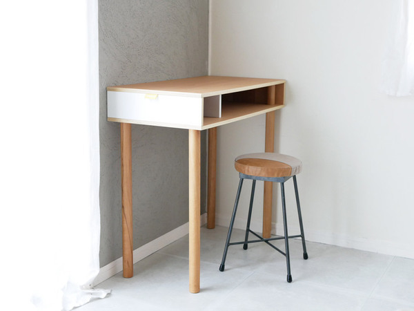 使いたい場所にすっきり置ける万能デスク[PR]