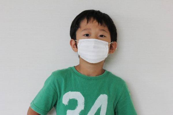 周囲の人を睨みつけながら歩いていた息子。対処法は意外なところにありました。