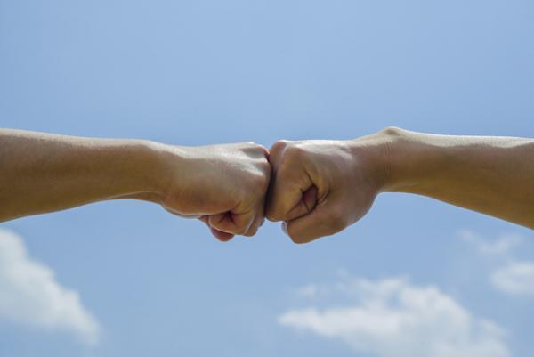 回避性パーソナリティ障害とは？「傷つかないよう避けてしまう」症状や治療法、克服するための方法を解説