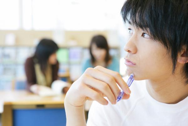 回避性パーソナリティ障害とは？「傷つかないよう避けてしまう」症状や治療法、克服するための方法を解説