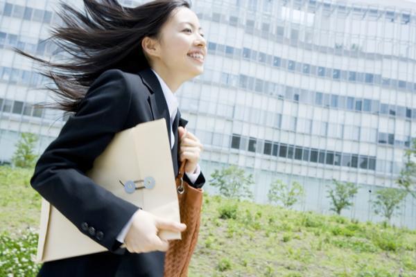 回避性パーソナリティ障害とは？「傷つかないよう避けてしまう」症状や治療法、克服するための方法を解説