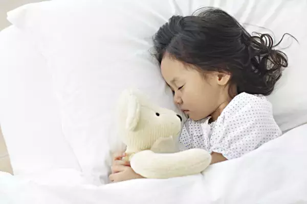 夜尿症とは？おねしょとは違うの？発達障害との関係は？原因や対処法、治療について紹介します