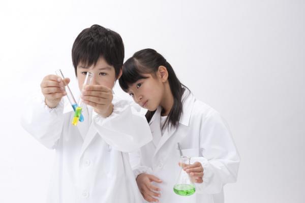 夜尿症とは？おねしょとは違うの？発達障害との関係は？原因や対処法、治療について紹介します