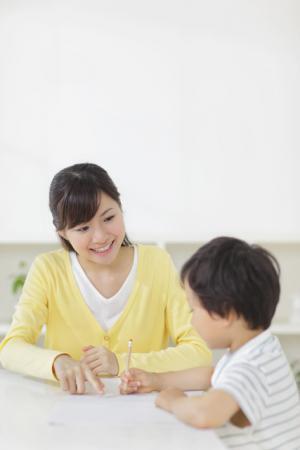 認知行動療法(CBT)は心の病気に効果的？ メカニズムや形式、体験談まとめ