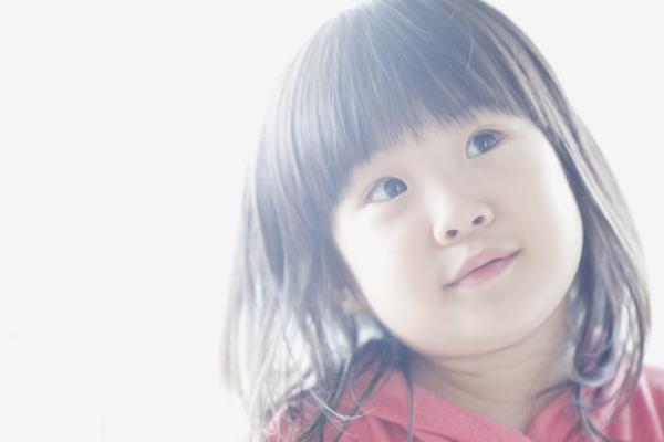 自閉症スペクトラム障害とは？年代別の特徴や検査方法、治療法を紹介します！