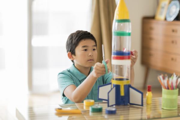 自閉症スペクトラム障害とは？年代別の特徴や検査方法、治療法を紹介します！