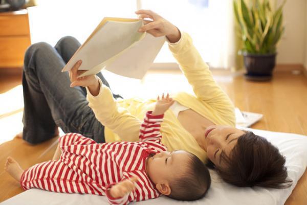 子どもへの「読み聞かせ」大事とはいうけれど、現実は大奮闘で…