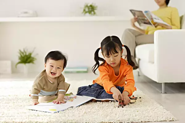 子どもへの「読み聞かせ」大事とはいうけれど、現実は大奮闘で…