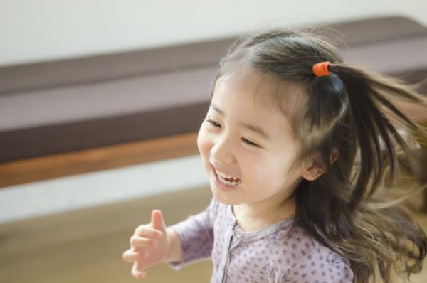 やりたい放題に見えるけど…自閉症の娘を変えた「模倣」という自宅療育