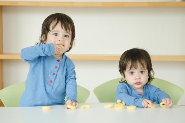 異食症とは？「氷、髪の毛などを食べたい衝動がとまらない」主な症状やタイプ別特徴、対処法まとめ
