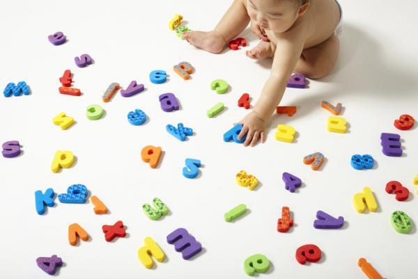 赤ちゃんの喃語（なんご）とは？いつから出るの？喃語が出ない、遅いときの原因、工夫、相談先まとめ