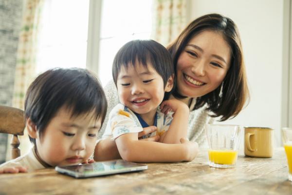 不眠症に苦しむ息子。大好きなテレビとの付き合い方を親子で考えた