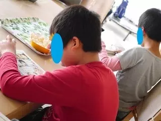 不眠症に苦しむ息子。大好きなテレビとの付き合い方を親子で考えた