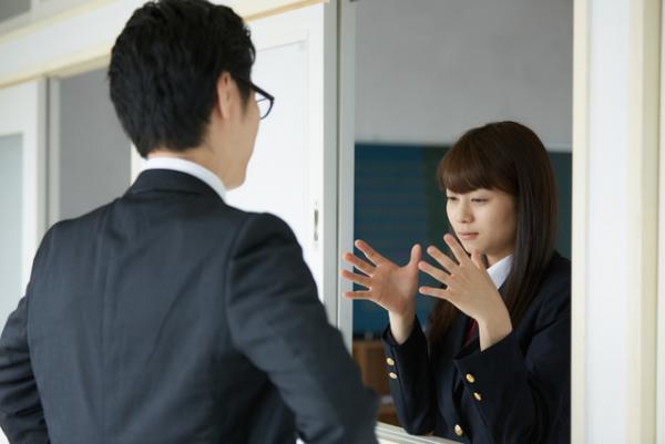 「学校と闘う親たち」へ。スクールカウンセラーが伝える問題解決のヒケツ