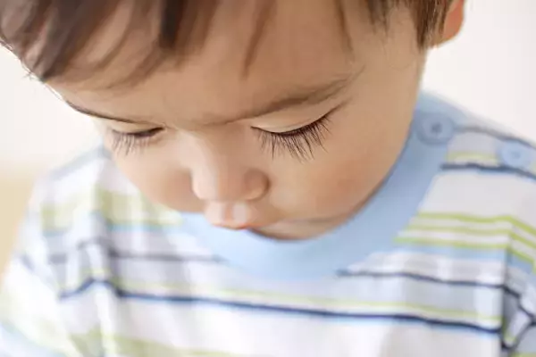 叱られていないのに先生を怖がる息子。幼稚園での様子を見てみると…