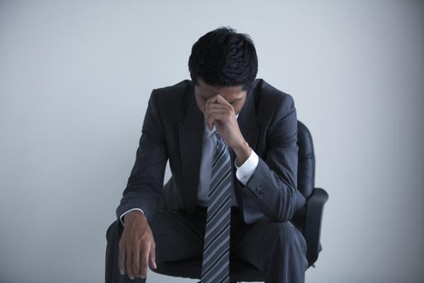 気分障害（うつ病・双極性障害）とは？「感情がコントロールできない」症状や原因、診断基準を説明します