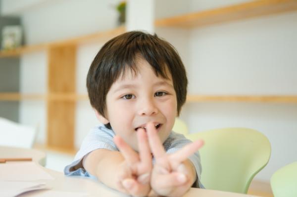 自閉症の長男をストレスから救ったのは、「魔法の絵本」でした