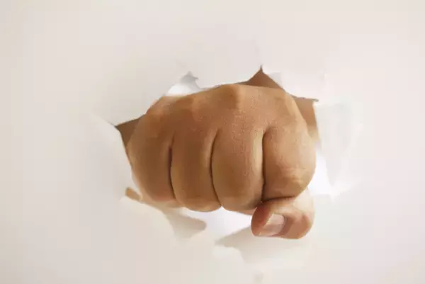 外では良い子なのに…発達障害の息子が母にだけ暴力をふるうのはなぜ？