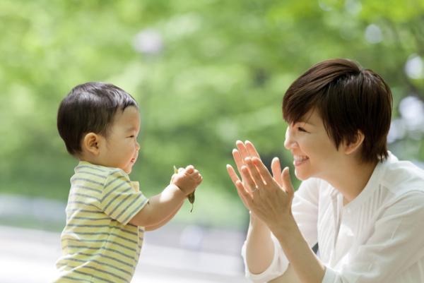 子どもの低緊張（筋緊張低下症）とは？フロッピーインファントの具体的な症状、治療法、相談先について