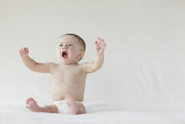 子どもの低緊張（筋緊張低下症）とは？フロッピーインファントの具体的な症状、治療法、相談先について