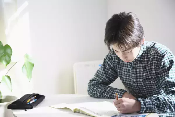 下級生に飛び降りを強要した少女、親の責任はどこまで問える？特性理解と早期支援が大切な理由