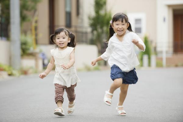 トゥレット障害（トゥレット症）とは？症状や治療法、発達障害との合併は？