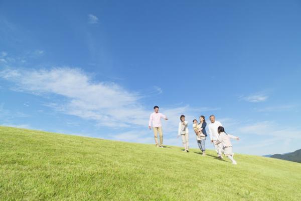 トゥレット障害（トゥレット症）とは？症状や治療法、発達障害との合併は？