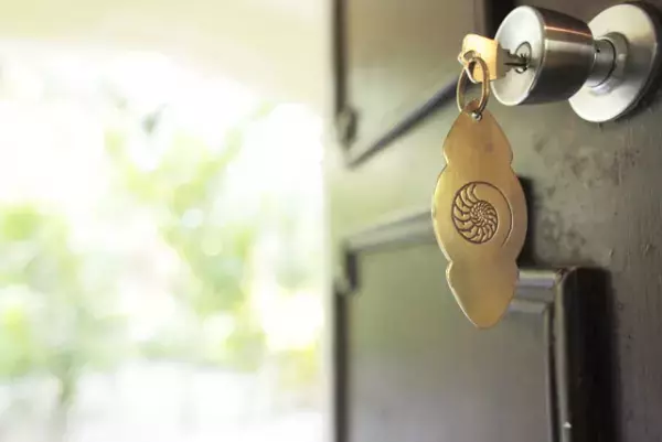 強迫性障害 (強迫神経症) とは？症状・引き起こす要因・治療・相談先・周りの人の対処法まとめ