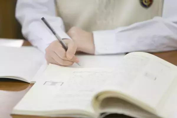 「私は、自分の気持ちに蓋をする」発達障害の娘の中学時代、孤独な闘いの中で語ったことは