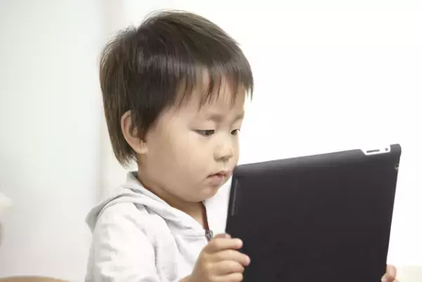 ニュースを読み上げるかのように話す発達障害の息子。そこには彼なりの言葉との格闘が…