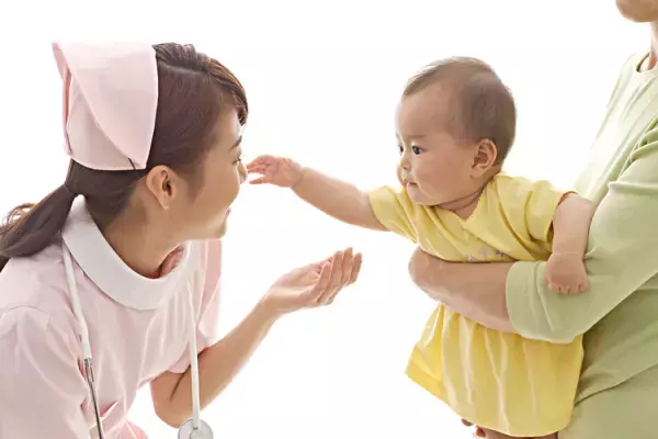 モロー反射とは？ モロー反射が見られる期間、疾患や発達障害との関連についてご紹介します！