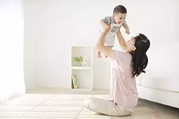 モロー反射とは？ モロー反射が見られる期間、疾患や発達障害との関連についてご紹介します！