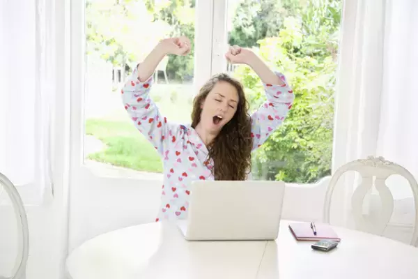 大人のチック症とは？症状とストレスとの関連性、受診先や治療法、生活上の工夫を紹介！