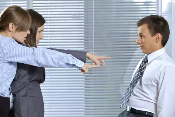 大人のチック症とは？症状とストレスとの関連性、受診先や治療法、生活上の工夫を紹介！