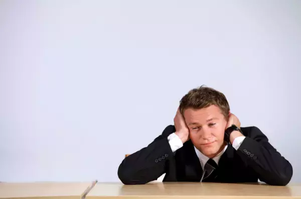 大人のチック症とは？症状とストレスとの関連性、受診先や治療法、生活上の工夫を紹介！