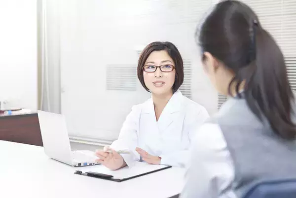 大人のチック症とは？症状とストレスとの関連性、受診先や治療法、生活上の工夫を紹介！