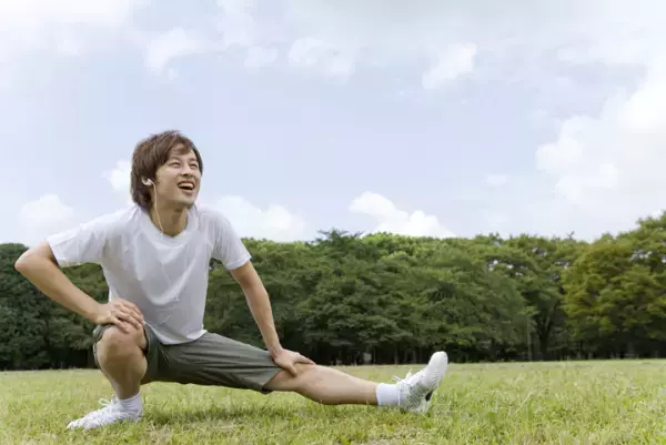 大人のチック症とは？症状とストレスとの関連性、受診先や治療法、生活上の工夫を紹介！