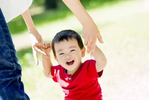 何度も椅子から落ちる息子が「発達性協調運動障害」と診断されるまで